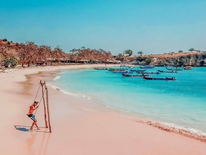 Pink Beach and Southeast Gili Islands Full Day Private Tour
